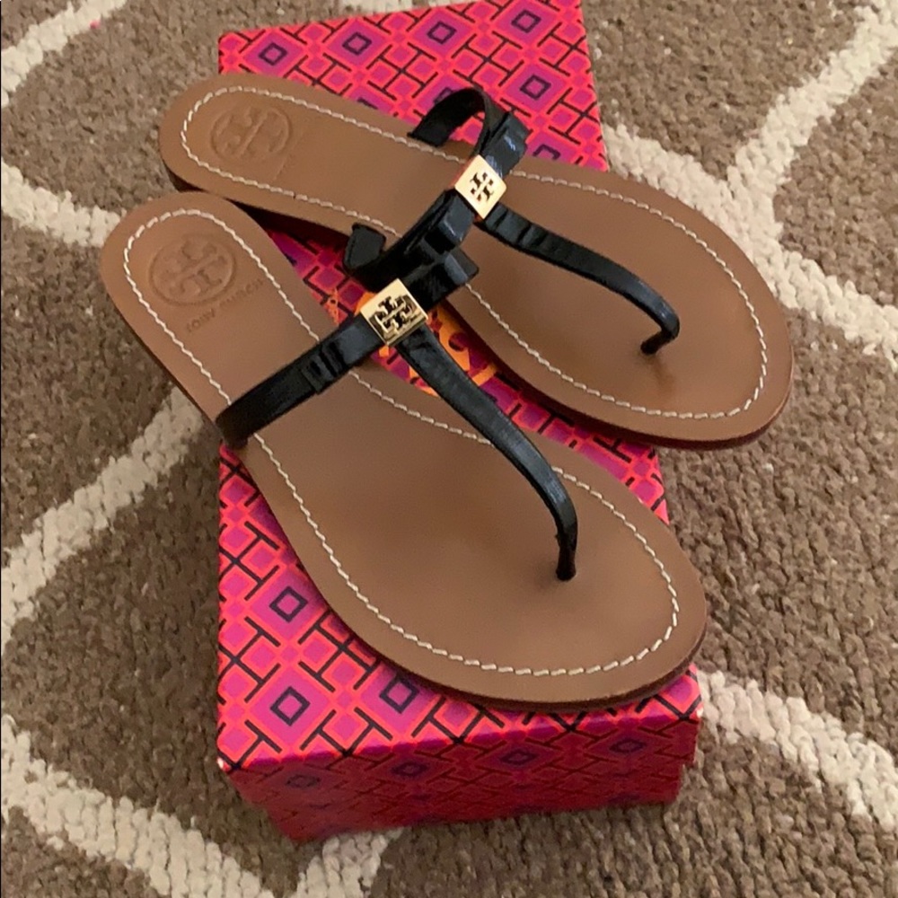 TORY BURCH LEiGHANNE BOW SANDALs